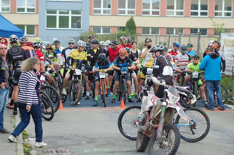 Jubilejní desátý ročník veřejného závodu horských kol ČEZ MTB Maraton se po všech směrech vydařil.