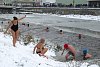 Čtyři stupně pod nulou a led na řece. Otužilci měli v Třebíči ideální podmínky