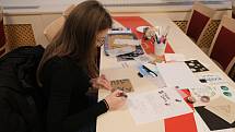 Vánoční workshop moderní kaligrafie pro začátečníky a mírně pokročilé se uskutečnil v Jaroměřicích nad Rokytnou