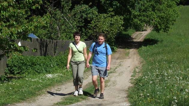 Jinošovské studánky lákaly. Skoro osm set účastníků měl letošní pochod kolem jinošovských studánek.