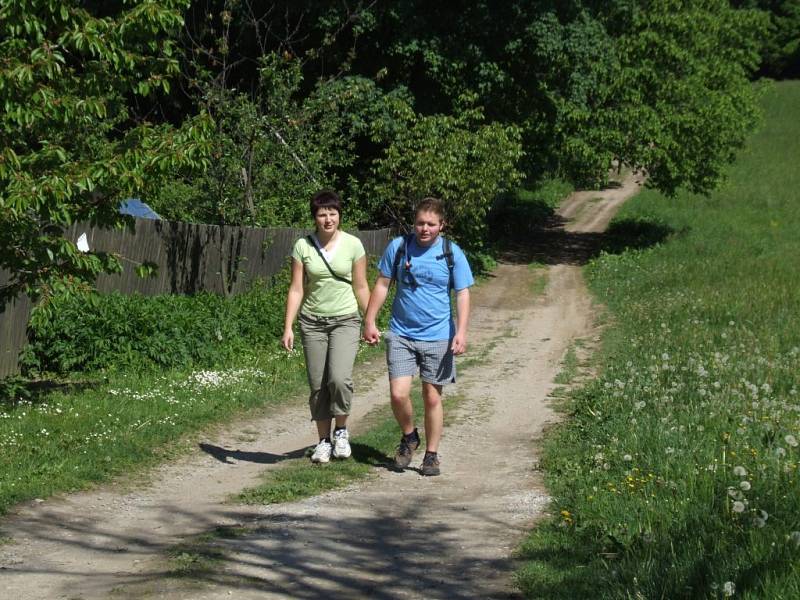 Jinošovské studánky lákaly. Skoro osm set účastníků měl letošní pochod kolem jinošovských studánek.