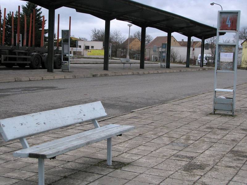 Autobusové nádraží v Jaroměřicích nad Rokytnou před rekonstrukcí.