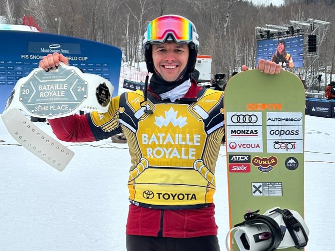 Snowboardcrossař Radek Houser vybojoval v Kanadě senzační bronzovou medaili v závodě Světového poháru.