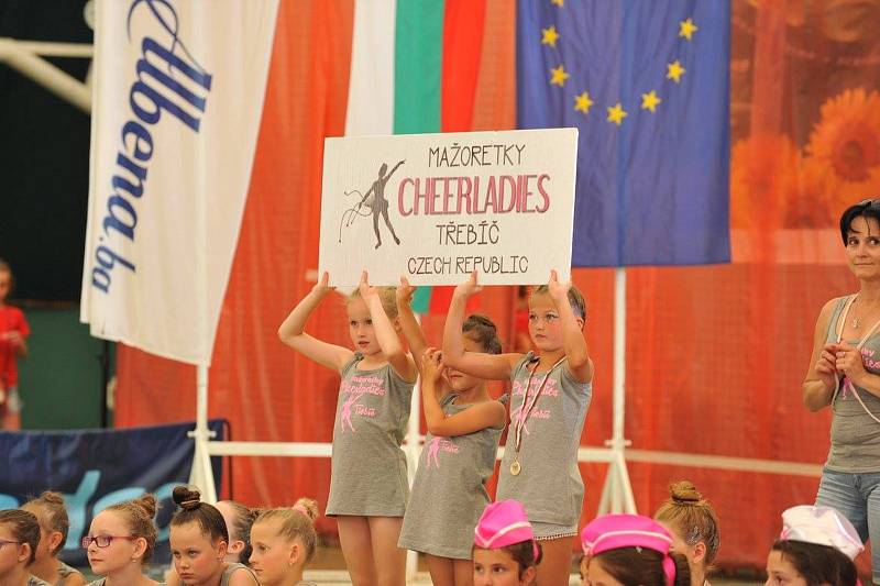 Obrovský úspěch zaznamenaly třebíčské mažoretky Cheerladies, když se jim podařilo získat medaile na Mistrovství Evropy (ME) v bulharské Albeně.