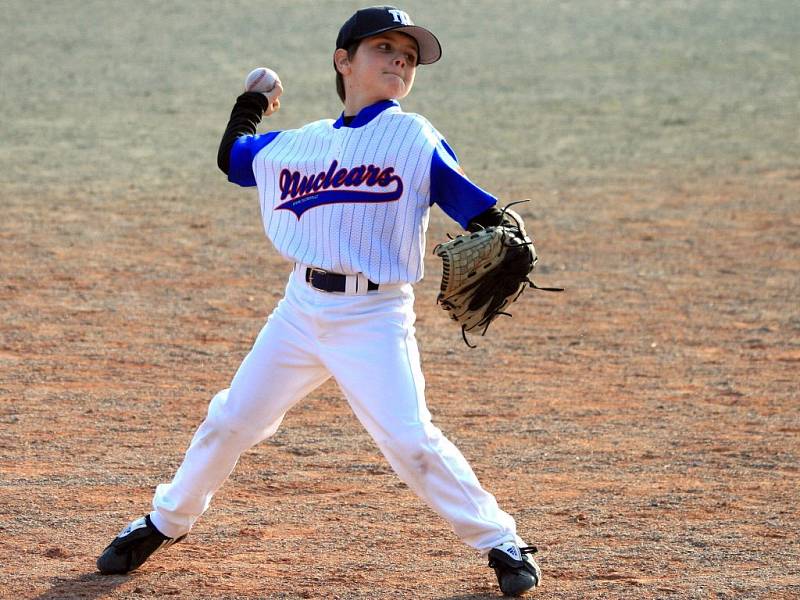 Baseballové soutěže se začínají naplno rozbíhat. Zatímco starší kategorie budou hrát tradičně na hřišti u rybníka Zámiš, tak nejmladší hráči a atraktivní ženský softball jsou k vidění přímo v okresním městě.