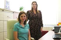 Třebíčské pediatričky Lucie Bartošová (vlevo) a Šárka Zemanová Samuelová navázaly na praxi dětské lékařky Boženy Černochové.