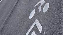 Piktogramy zdobí kruhový objezd mezi ulicemi Míčova a Velkomeziříčská, před benzinovou pumpou. Postupně se ale objeví i na dalších silnicích ve městě