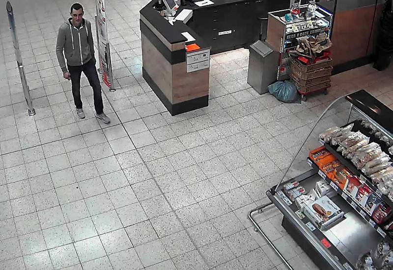 Záznamy z kamer v supermarketu na Brněnské ulici v Třebíči.