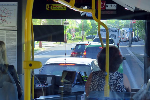 Autobus, nebo vlak? Deník vyzkoušel, co je lepší pro cestu z Boroviny do Třebíče