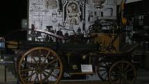 KUS HISTORIE. Na ploše 3 500 m2 jsou v zámku vystaveny exponáty připomínající nejen historii hasičů, ale i současně používanou techniku.