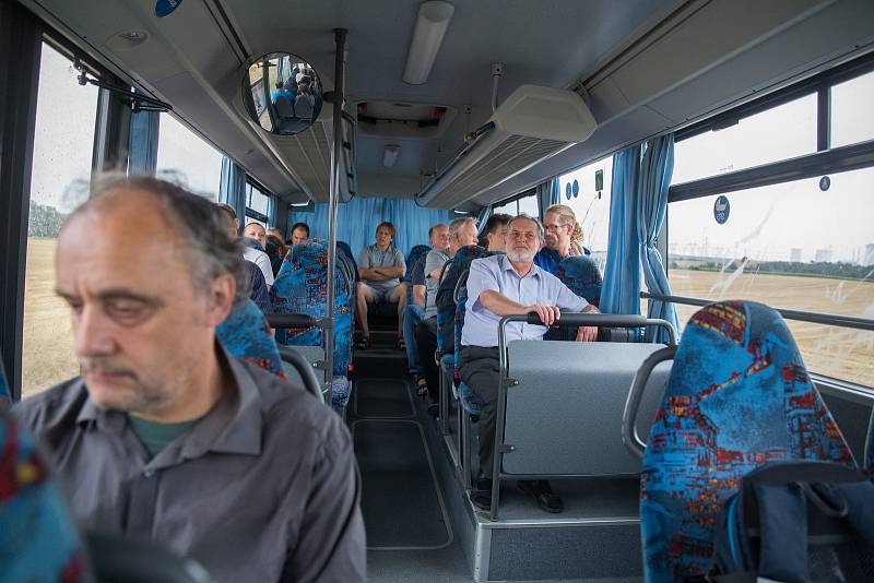 V rámci propagace 20. ročníku Mezinárodního hudebního festivalu Petra Dvorského v Jaroměřicích nad Rokytnou vyslechli cestující na autobusové lince mezi elektrárnou Dukovany a Třebíčí vokální skupinu Sestry Havelkovy.