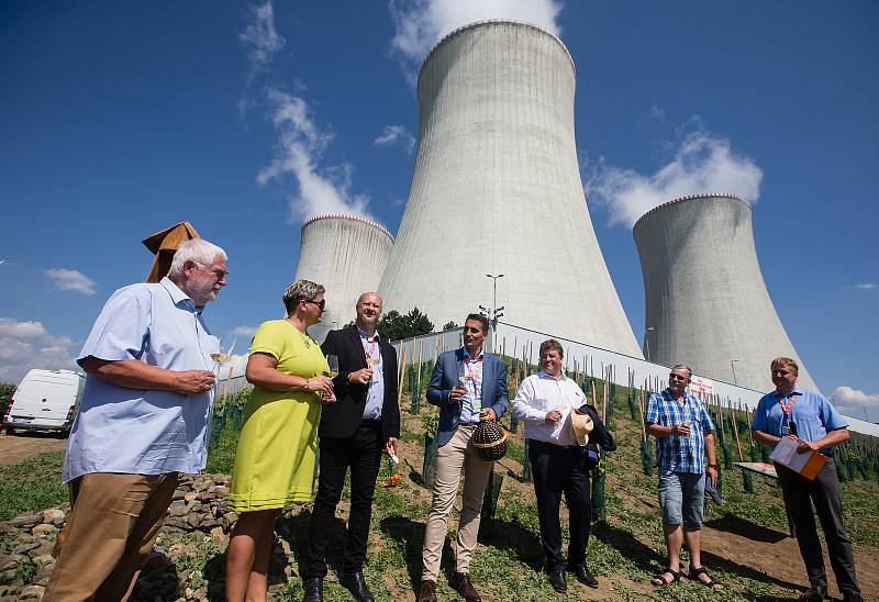 Slavnostní otevření jaderné vinice u Jaderné elektrárny Dukovany.