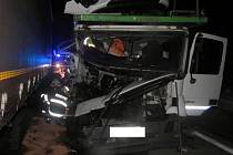 Hned dvě nehody celkem čtyř kamionů komplikovaly ve středu odpoledne a večer dopravu na vysočinské dálnici D1.