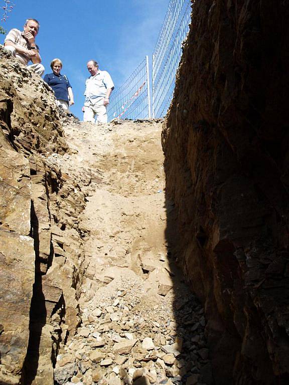 HISTORICKÁ ŠTOLA VJEMNICI. Budí pozornost geologů i zájemců o historii Jemnice. Podle odborníků totiž leží na stříbronosné žíle s názvem Terezie. V současnosti je již štola zalita směsí betonu a popílku.