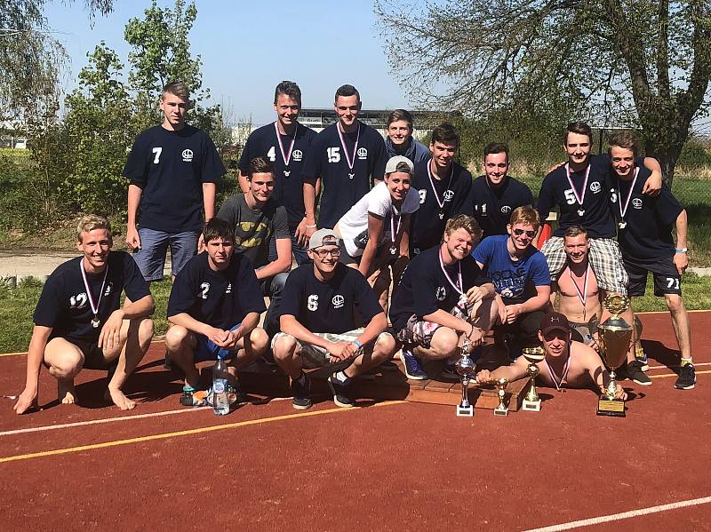 Tým Střední průmyslové školy v Třebíči. Nahoře zleva: Jiří Nováček, Tomáš Ošmera, Michal špaček, Luděk Doležal, Jaroslav Drápela, Martin Horký, Honza Sýkora, Matěj Šmahel prostředek zleva, Jiří Sedlák, Petra Hrbáčková Dole zleva: Martin Caha, Jan Vrbka, V