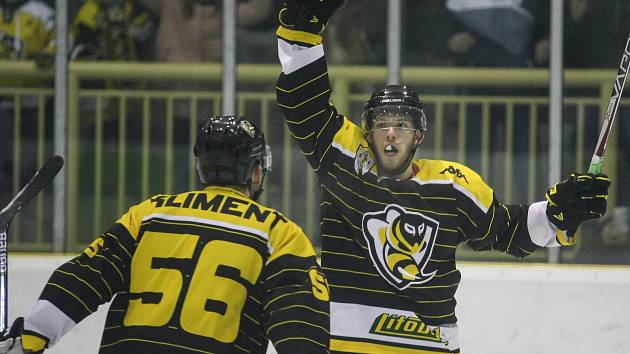 Utkání play-off druhé ligy mezi HC Moravské Budějovice 2005 a HC Tábor.