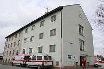 Budova zvaná Gigant na okraji areálu třebíčské nemocnice.