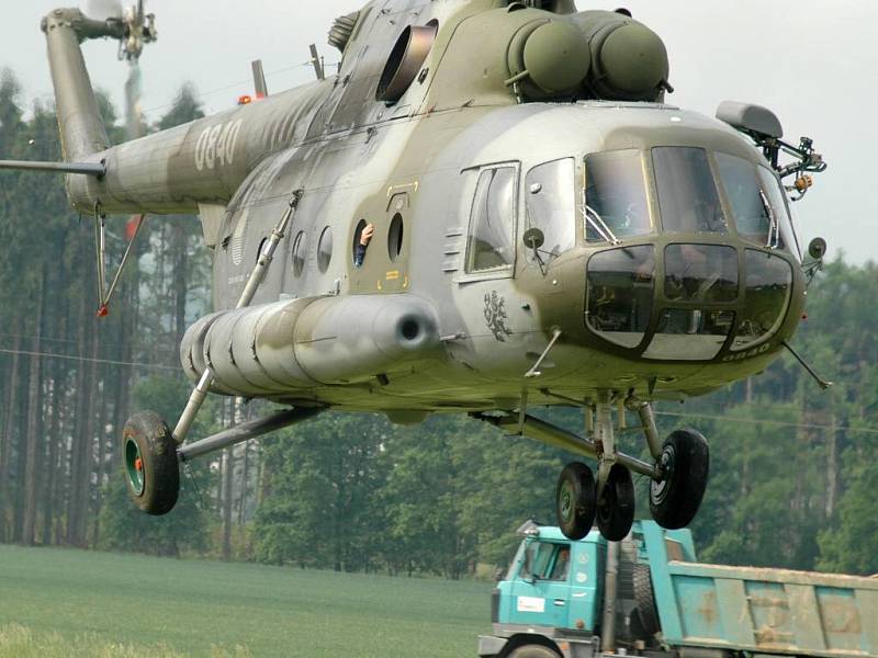 Vláda si přeje, aby vrtulníková letka z bezpečnostních, strategických i dalších důvodů zůstala v Přerově.
