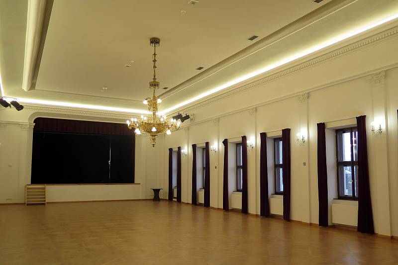 Hlavní sál moravskobudějovického kulturního domu Beseda.