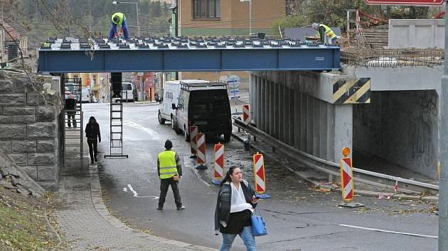 Odbor dopravy a komunálních služeb upozorňuje řidiče, že od soboty 3. prosince od 7 hodin do neděle 4. prosince do 20 hodin bude uzavřen úsek silnice na Znojemské ulici pod viaduktem.