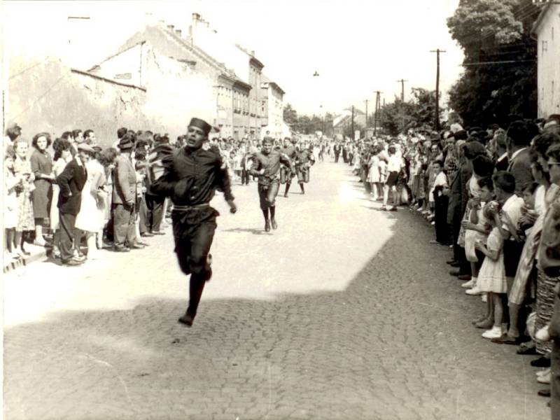 Historická fotografie z Běhu o Barchan.