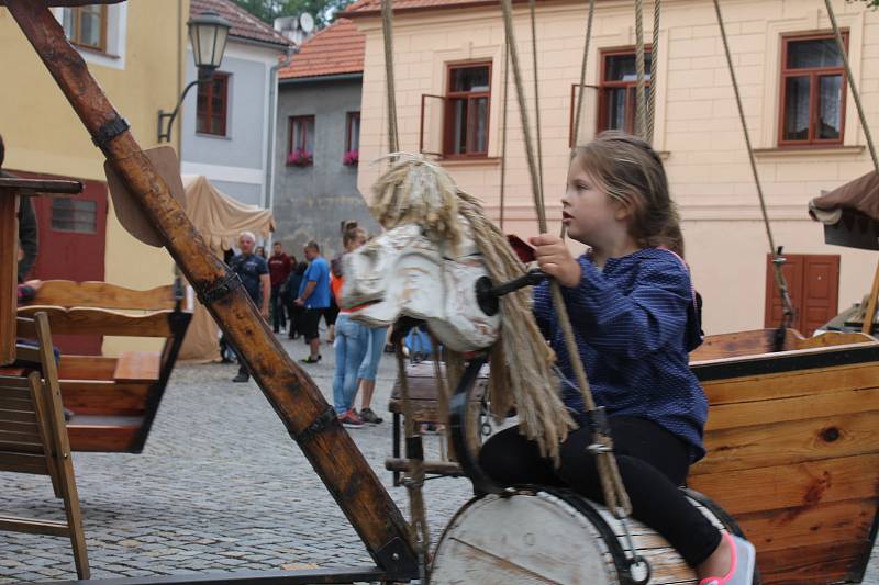 Četnictvo i flašinetář. Židovské město ožilo a vrátilo se o století zpět.