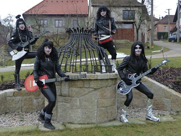 Skupina Kiss přijela na masopust do Červené Lhoty