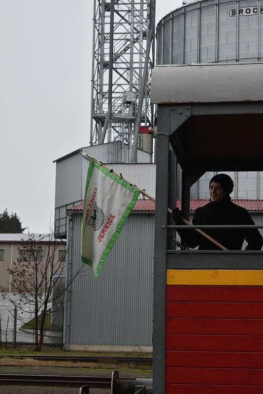 V sobotu dopoledne si jemničtí skauti přijeli pro Betlémské světlo do Moravských Budějovic.