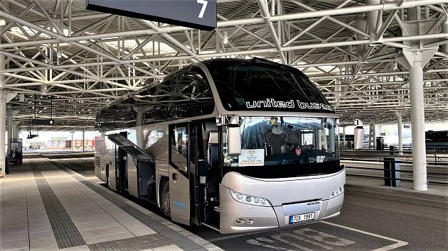 Soukromý dopravce United Buses není s novými podmínkami spokojený. Podle něj omezení vyžene cestující z veřejné dopravy.