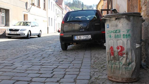 Pytle místo popelnic od května do září. Třebíč má novou vyhlášku