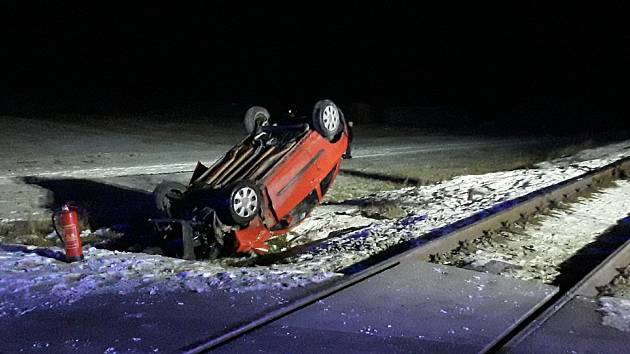 U Budišova se srazilo auto s vlakem