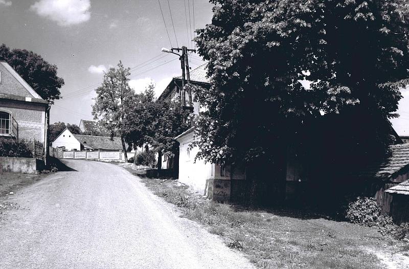 Někdejší život v zaniklé obci Skryje u Dukovan na Třebíčsku na dobových fotografiích. Foto: poskytl Miloš Kudera