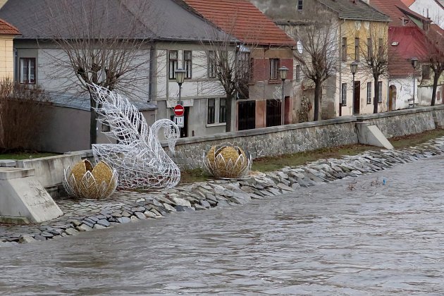 Velká voda v Třebíči opadá, střed města je mimo nebezpečí. Podívejte se