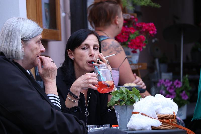 Oživené židovské město v Třebíči, to je tradiční letní kulturní akce. Uličky Zámostí o tomto víkendu plní návštěvníci, kteří si program moc užívají, i když občas přijde přeháňka. Foto: Deník/Karolína Jakubcová