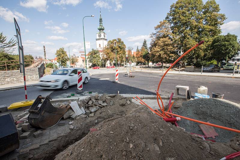 Finální práce na rekonstruované Bráfově třídě v Třebíči.