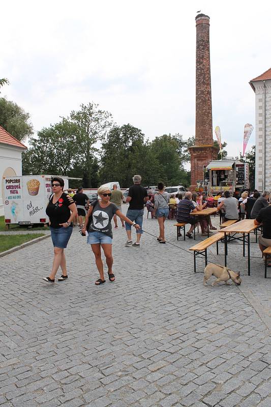 Ze zámeckých slavností ve Valči, které připomněly pět let od znovuotevření zámku po rozsáhlé rekonstrukci.