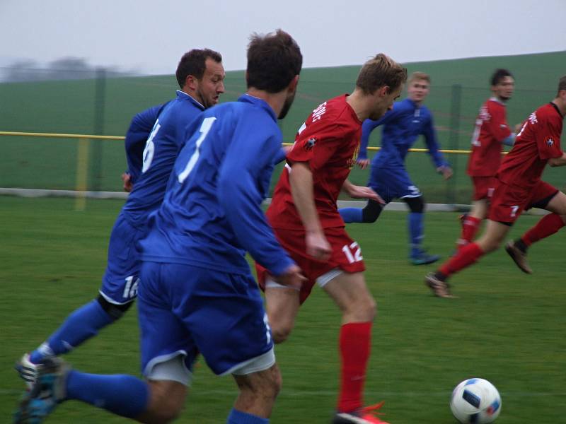 Šlágr 13. kola mezi Blatnicí (v modrém) a Třebelovicemi (v červeném) rozhodly standardní situace.