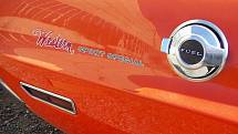 Oranžový Dodge Challenger 1970 jezdí v ulicích Třebíče. Zvuk jeho motoru zvukem nikdo nepřeslechne.