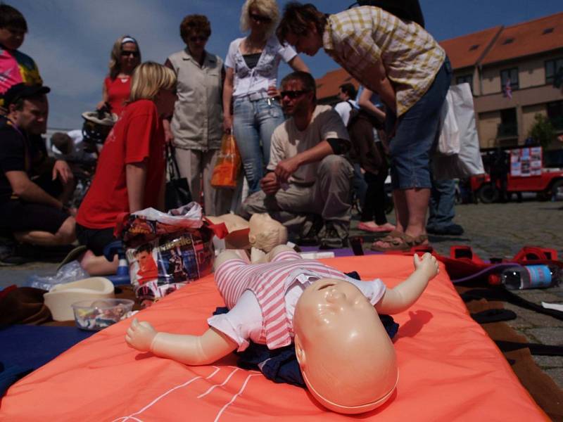 Dopravní dopoledne se strážníky, policisty, hasiči, vodními záchranáři.