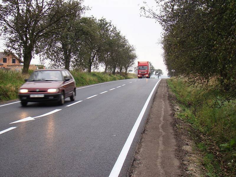 Třebíč a Telč jsou si opět o něco blíž, alespoň co se týče kvality silnice, která je spojuje. Ředitelství silnic a dálnic nechalo opravit silnici I/23 v úseku Červená Hospoda Veverka. 