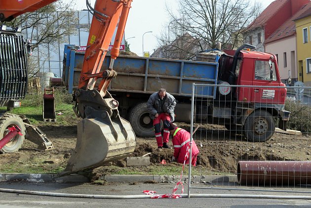 Práce na vytížené křižovatce v Třebíči míří do další etapy. Začne v pondělí