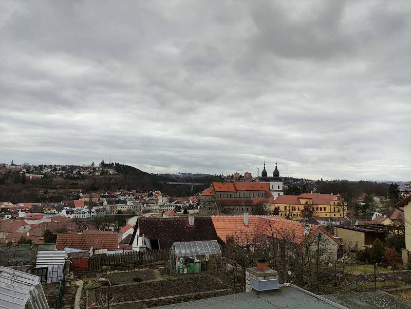 A první pohled z hřebene nad židovským městem