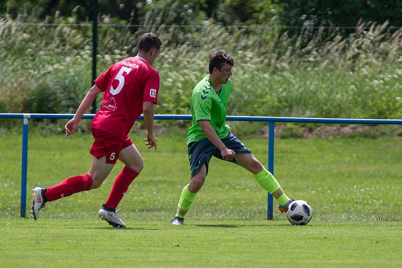 Fotbalisté Náměšti nad Oslavou (v zeleném) patří k tradičním účastníkům krajských soutěží na Vysočině. Od příští sezony si vyzkouší MSFL. Utkání proti HFK Třebíč.