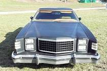 Ford Ranchero 1978 je křížencem trucku a osobního vozu. Pod kapotou ukrývá motor o obsahu 6,6 litrů.