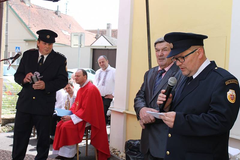 VIDEO: Mladoňovičtí hasiči mají novou zbrojnici