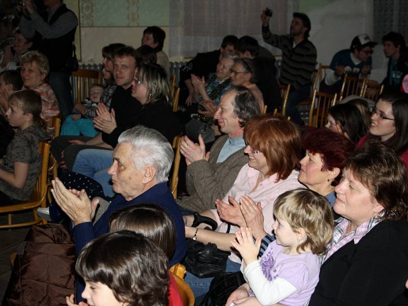 Děti i starší diváci v Jaroměřicích nad Rokytnou mohli vidět pohádku O Šípkové Madlence v podání dětských herců z divadelního souboru Křemílci.