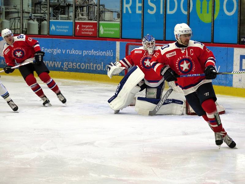 Pro další porážku si zajeli ve 47. kole WSM ligy hokejisté Horácké Slavie (v červeném) do Havířova a po delší době tak opouští sedmou příčku prvoligové tabulky.