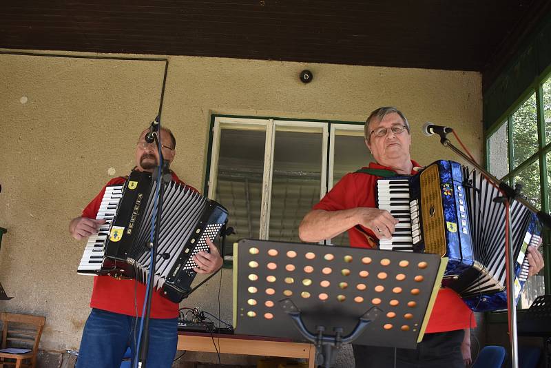 Diváci i účinkující se na setkání harmonikářů a heligonkářů dokonale bavili.