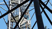 Telekomunikační věž byla v Horním lese vybudována v roce 2001, o rok později se z osmatřicetimetrové výšky mohli lidé rozhlédnout po krajině. Otevřena je každoročně v období od 15. dubna do 15. října.