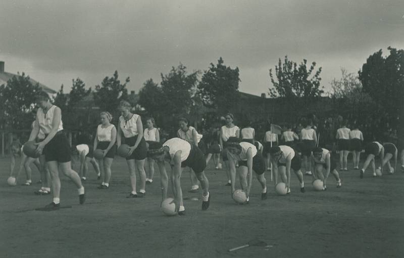 Z historie sokolské jednoty ve Žďáře nad Sázavou - cvičení žen v květnu 1938.